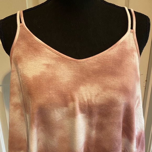 Pink and white tie dye tank top - Picture 2 of 5